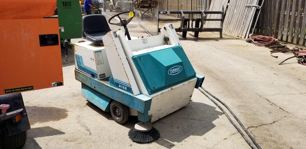 Tennant 215E Self Propelled Sweeper