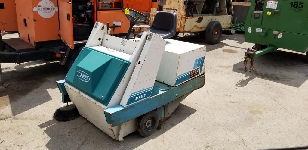 Tennant 215E Self Propelled Sweeper