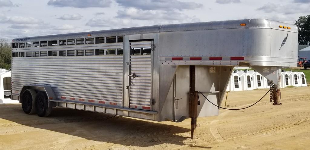 2006 Featherlite 8127 Aluminum Cattle Trailer