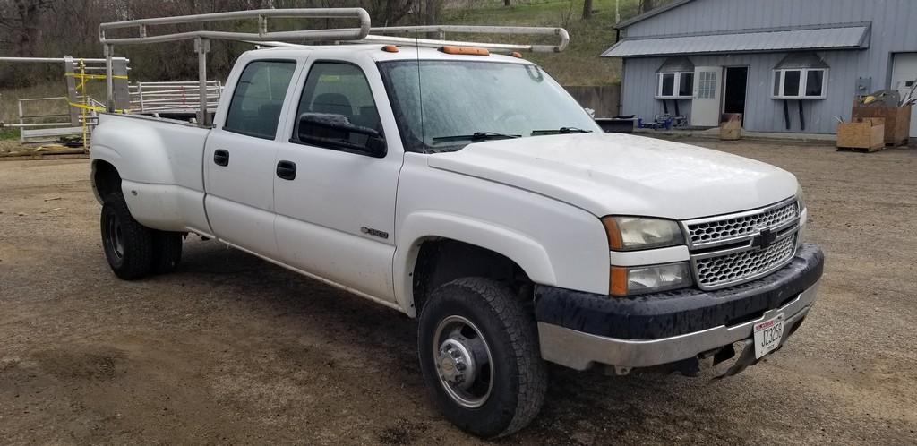 2005 Chevrolet Silverado 3500LS Crew-Cab Dually Pickup Truck