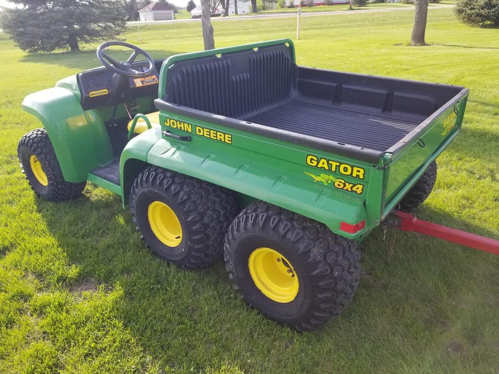 John Deere 6x4 Gator