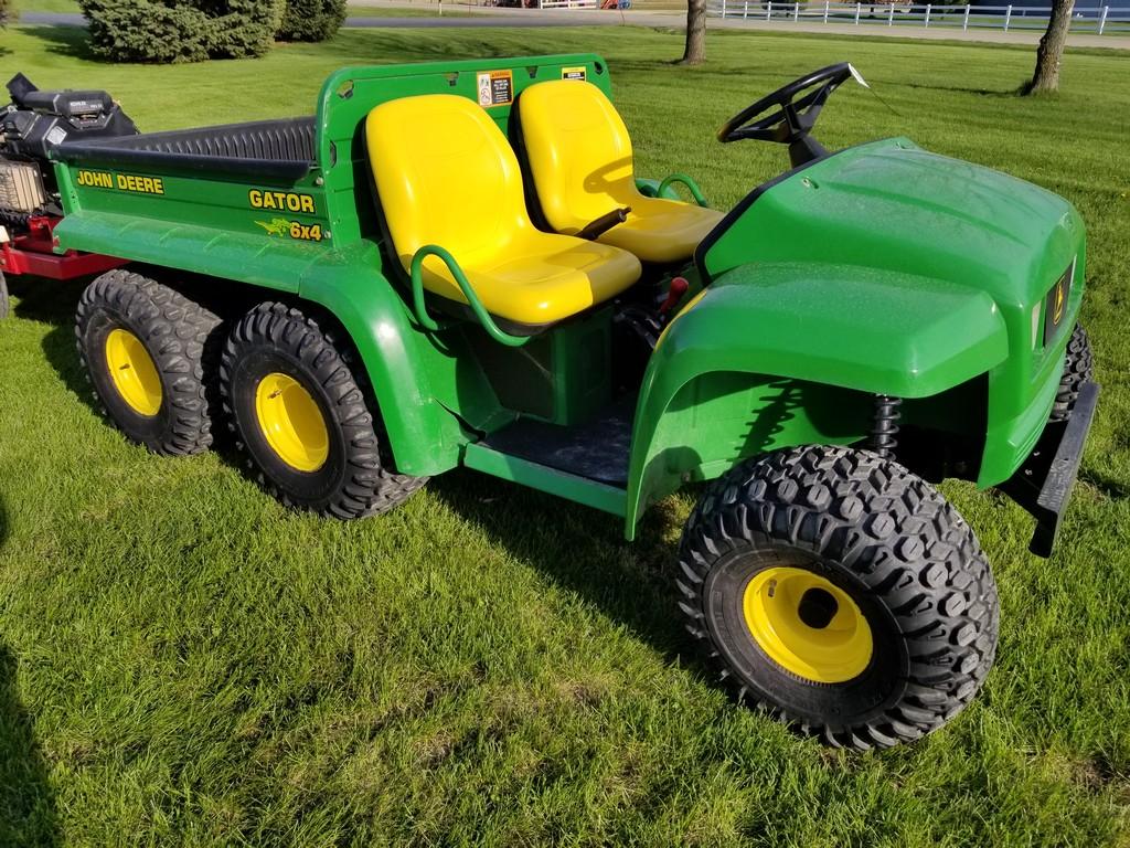 John Deere 6x4 Gator