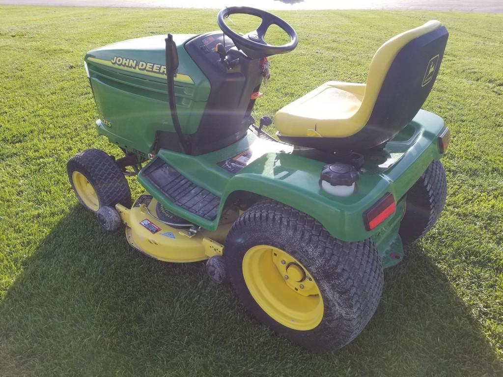 John Deere GT225 Mower