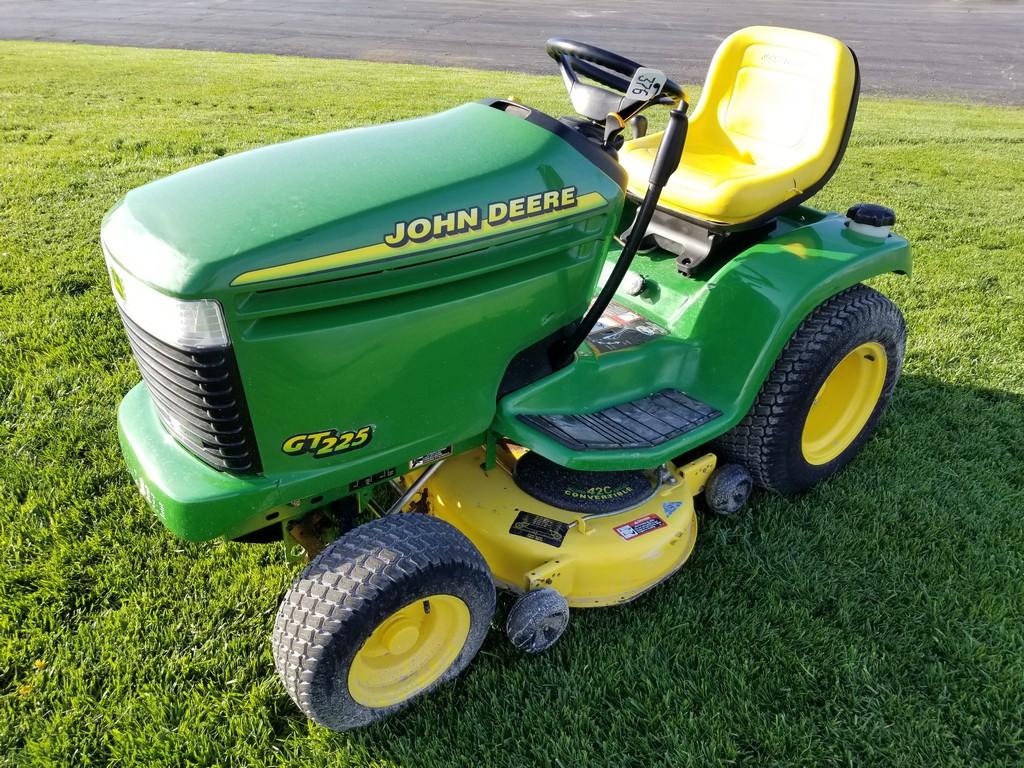 John Deere GT225 Mower