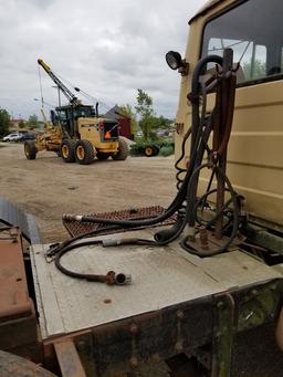 1983 Mack R685ST Semi Tractor