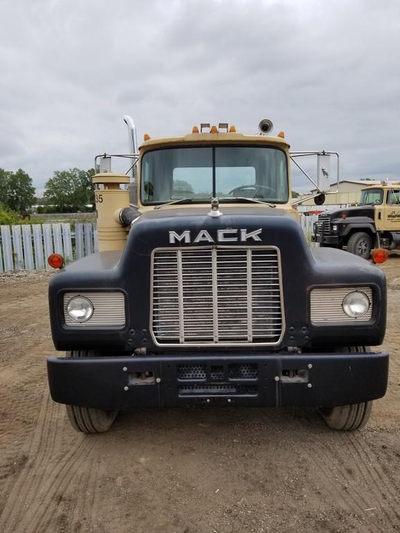1983 Mack R685ST Semi Tractor