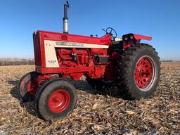 IH 806 Diesel Tractor