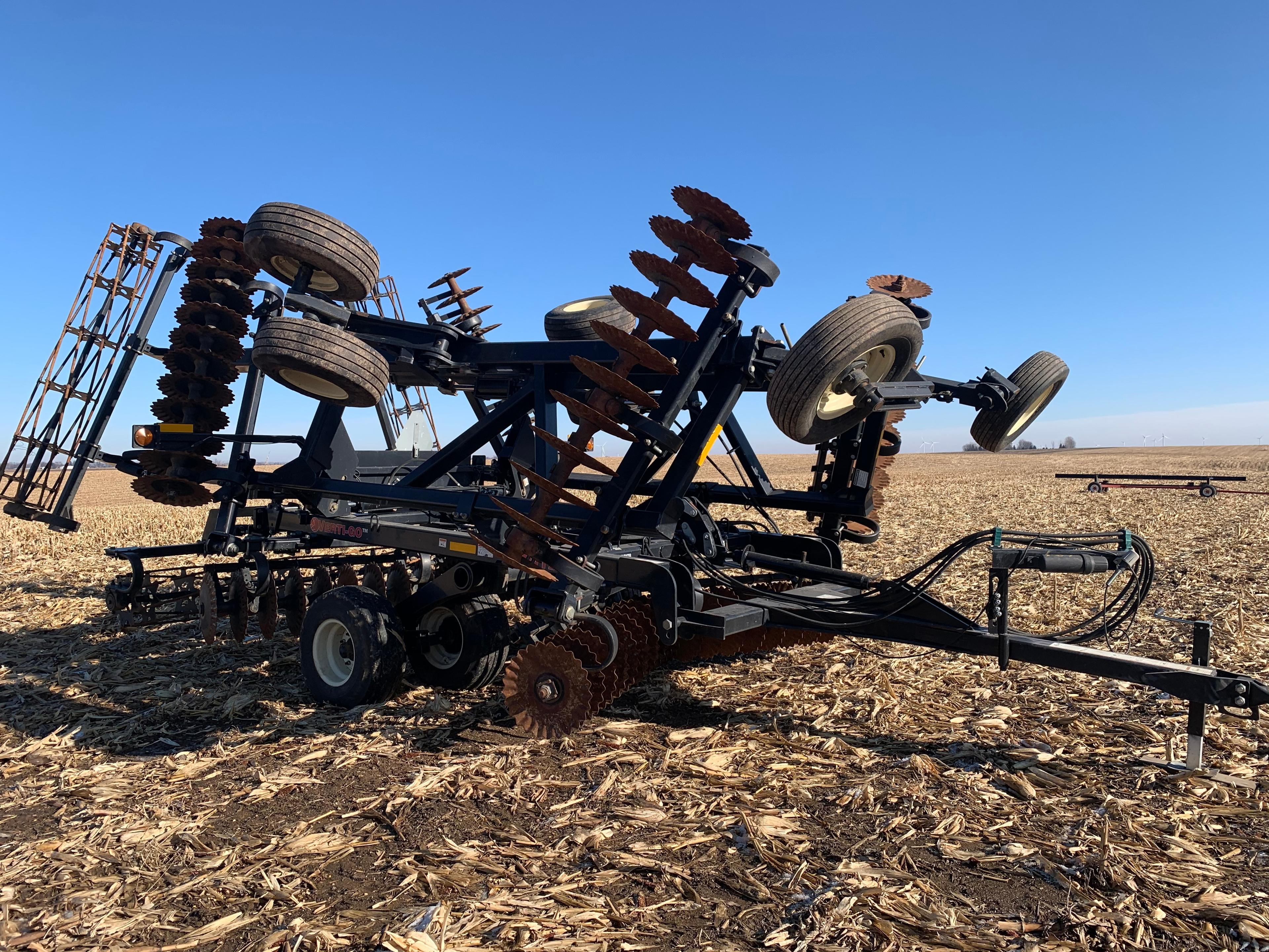 M&W Earth Master MWT2500 25' Vertical Tillage Disc