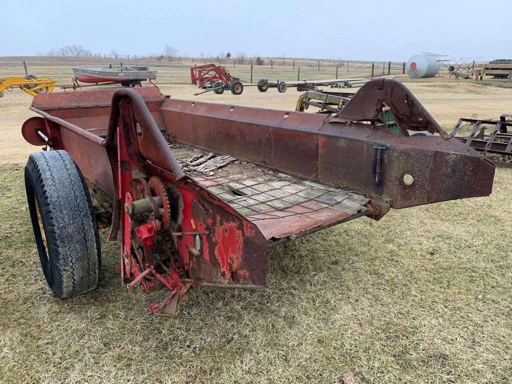 New Holland 516 Spreader