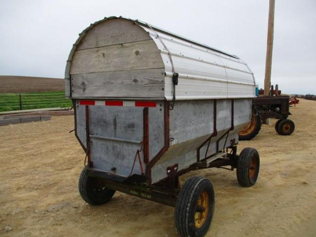 GALVANIZED FLARE BOX ON JOHN DEERE RUNNING GEAR