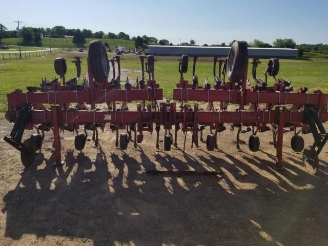 Case International 183 Cultivator