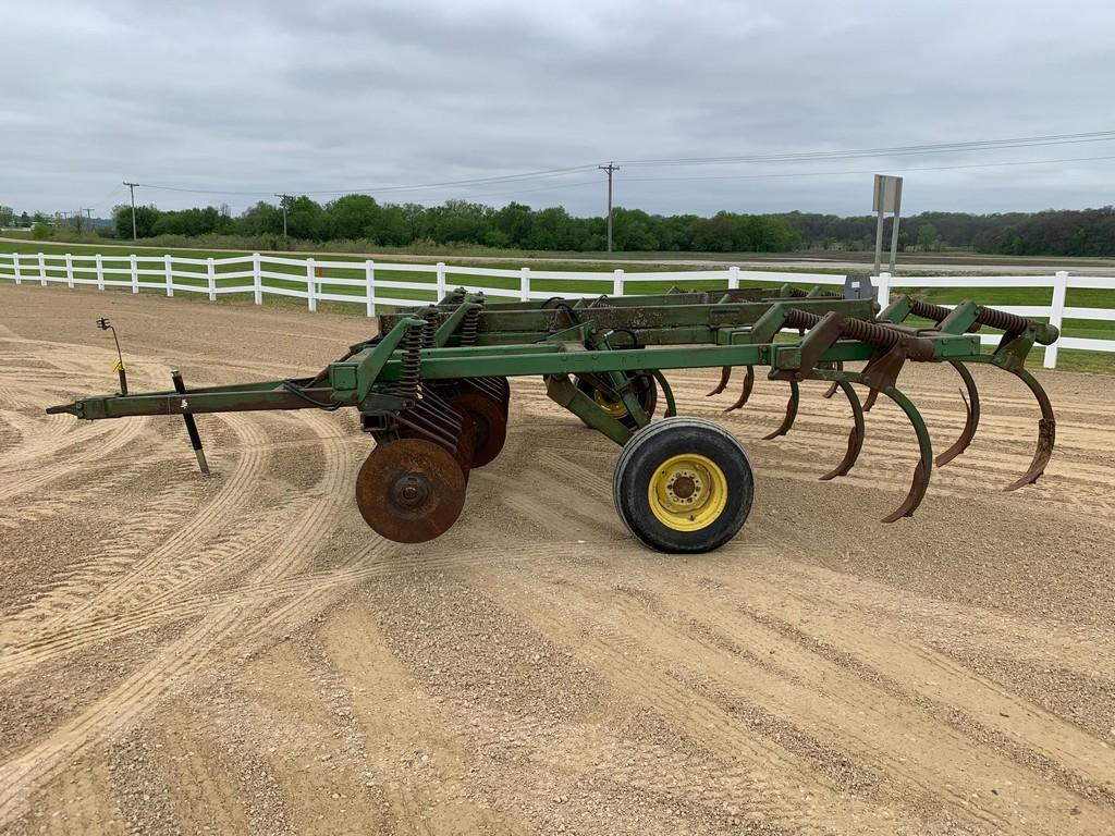 John Deere 712 Chisel Plow