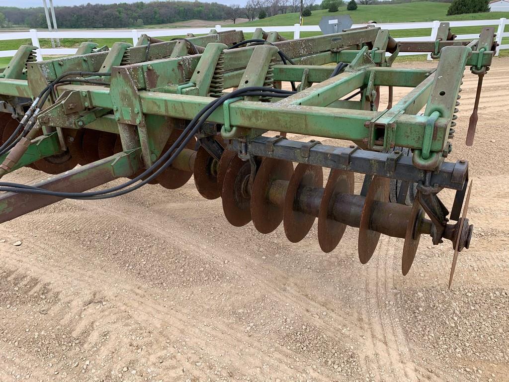 John Deere 712 Chisel Plow