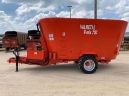 Valmetal 700 TMR Vertical Mixer