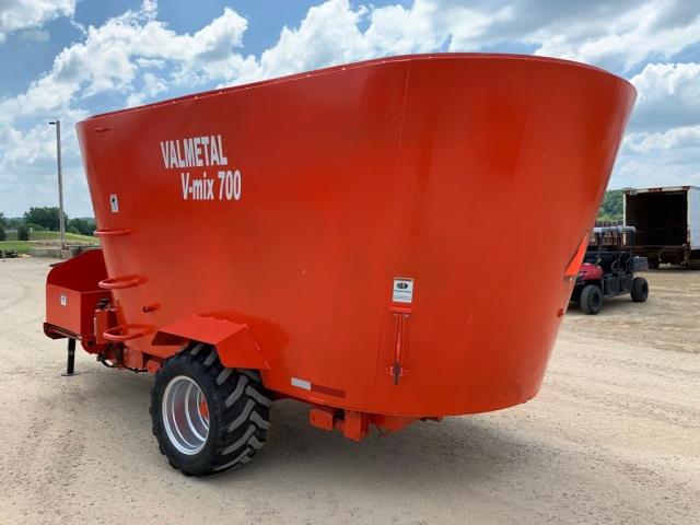 Valmetal 700 TMR Vertical Mixer