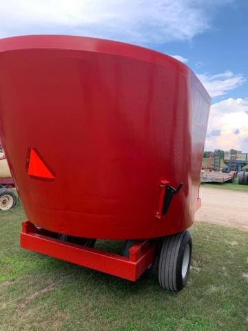 Jay-Lor 2425 Vertical Feed Mixer