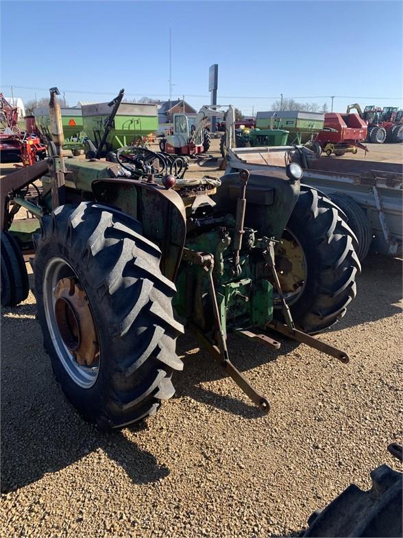 John Deere 2010 Loader Tractor