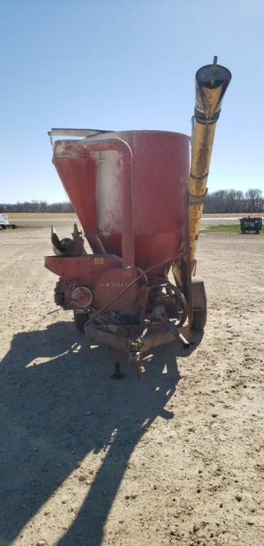 NEW HOLLAND 351 GRINDER MIXER-SCREENS ON UNIT