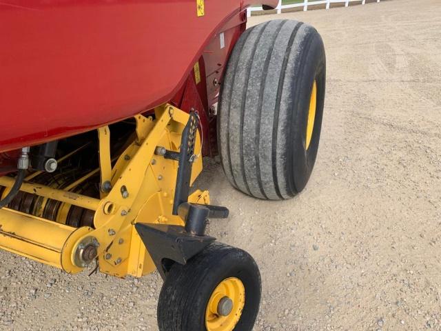 2015 New Holland 560 Round Baler