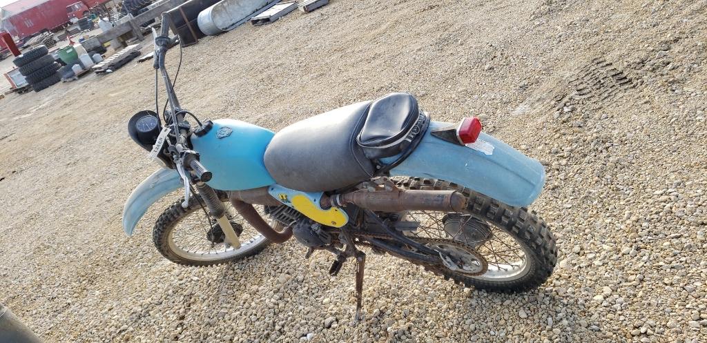 YAMAHA 175 DIRT BIKE- NON RUNNING-MOTOR IS FREE