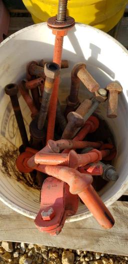 BUCKET OF GATE HINGES