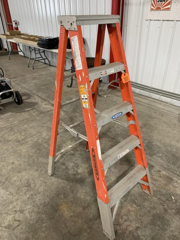 5' Fiberglass Ladder