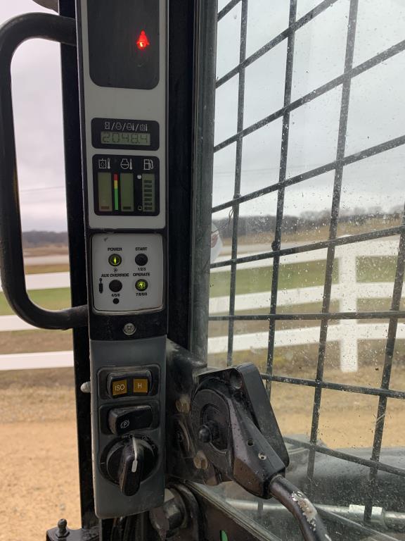 New Holland L225 SKid Loader w/ Bucket