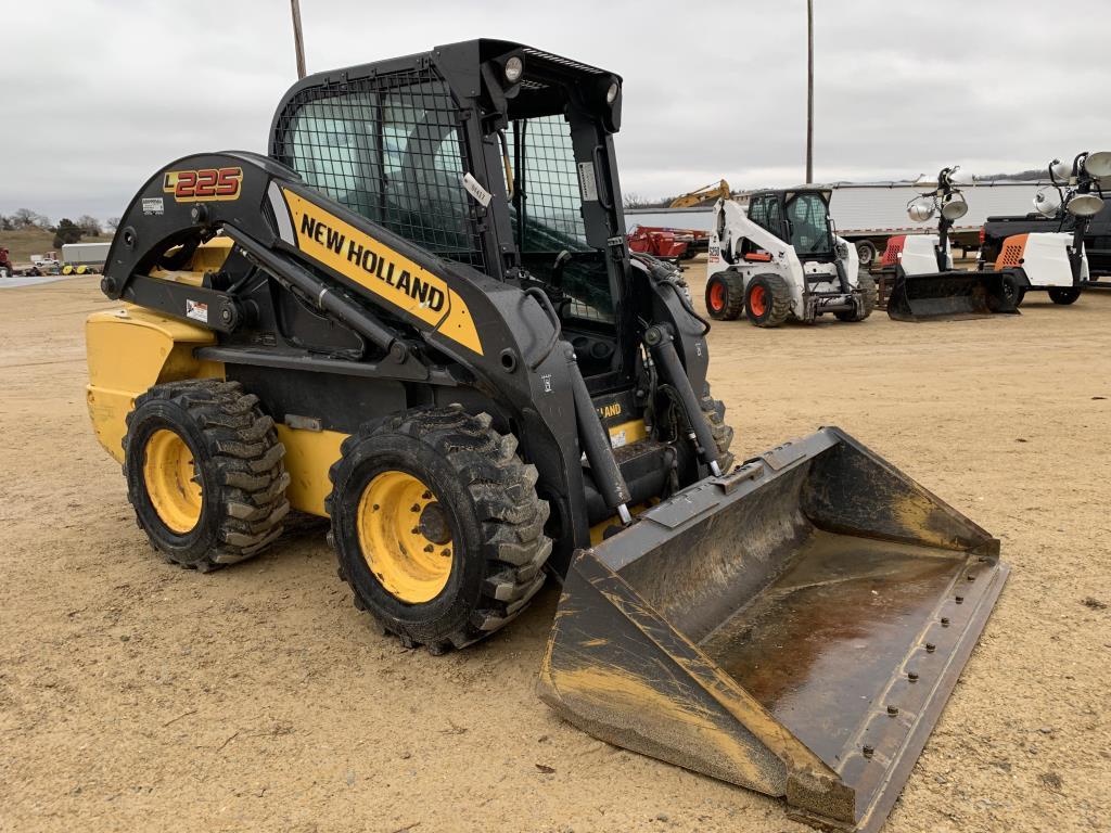 New Holland L225 SKid Loader w/ Bucket