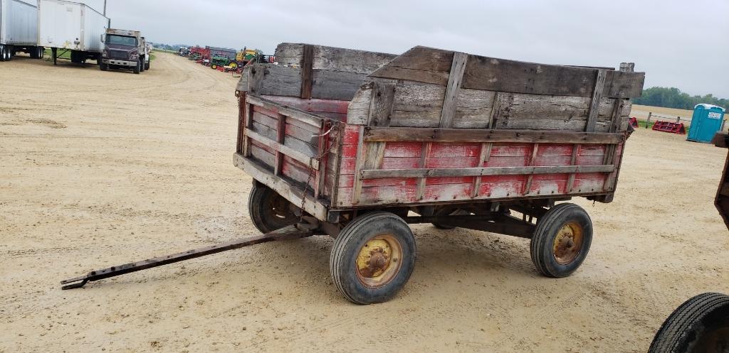 BARGE BOX W/ HOIST ON JD GEAR