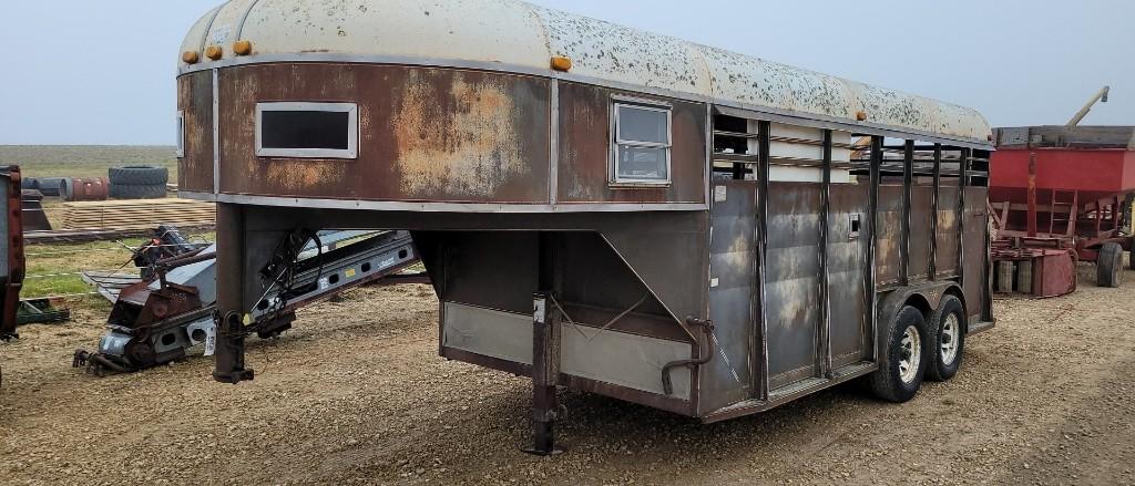 1993 CHAPARRAL STOCK TRAILER