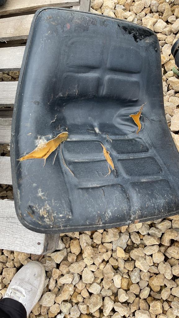 LAWN MOWER SEAT