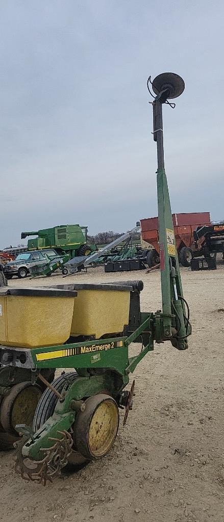 JOHN DEERE 7200 6 ROW 30 PLANTER