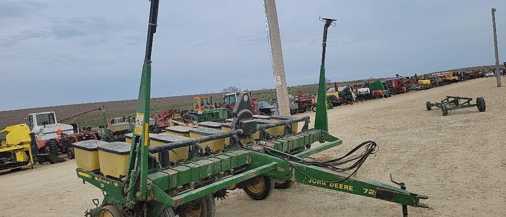 JOHN DEERE 7200 6 ROW 30 PLANTER