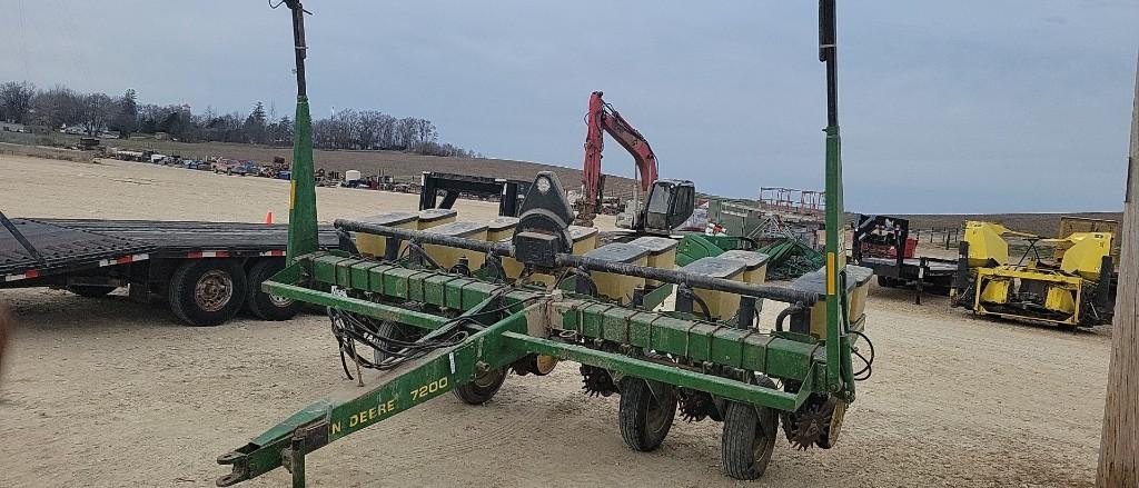 JOHN DEERE 7200 6 ROW 30 PLANTER