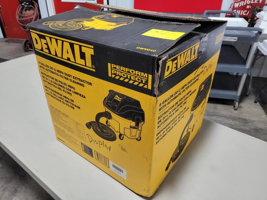 DEWALT 8 GALLON HEPA DUST EXTRACTOR