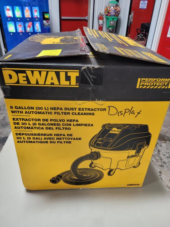 DEWALT 8 GALLON HEPA DUST EXTRACTOR