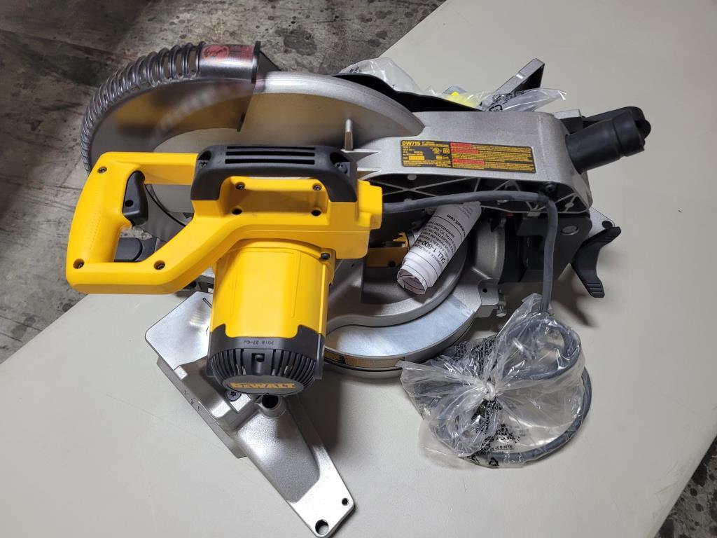 DEWALT DW175 12" COMPOUND MITER SAW