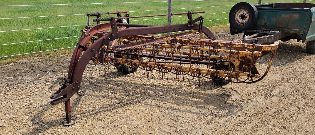 NEW HOLLAND 56 HAY RAKE