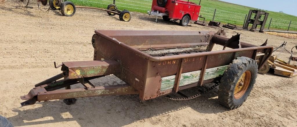 JOHN DEERE MANURE SPREADER