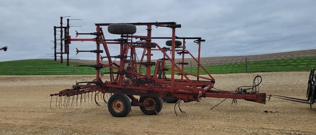 IH 24' FIELD CULTIVATOR