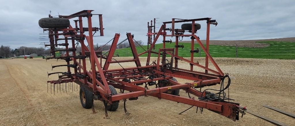 IH 24' FIELD CULTIVATOR