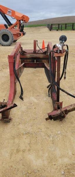 IH 2001 LOADER WITH 66" BUCKET