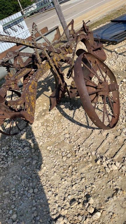 2 BOTTOM ANTIQUE PLOW STEEL WHEELS