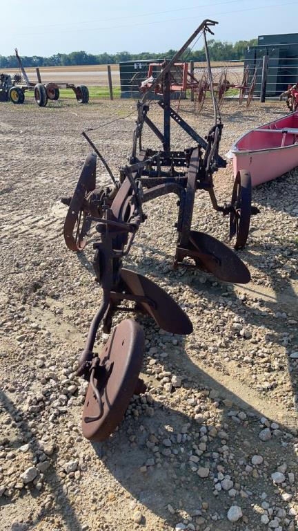 2 BOTTOM ANTIQUE PLOW STEEL WHEELS