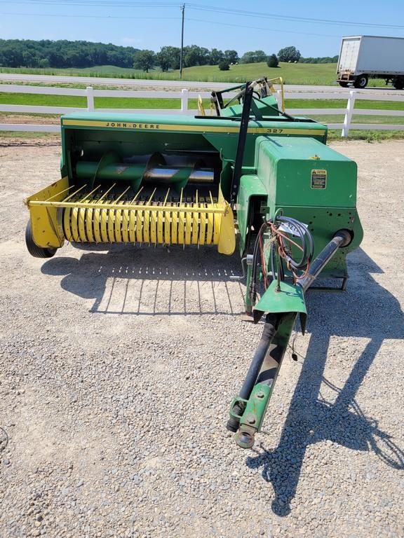 John Deere 327 Small Square Baler