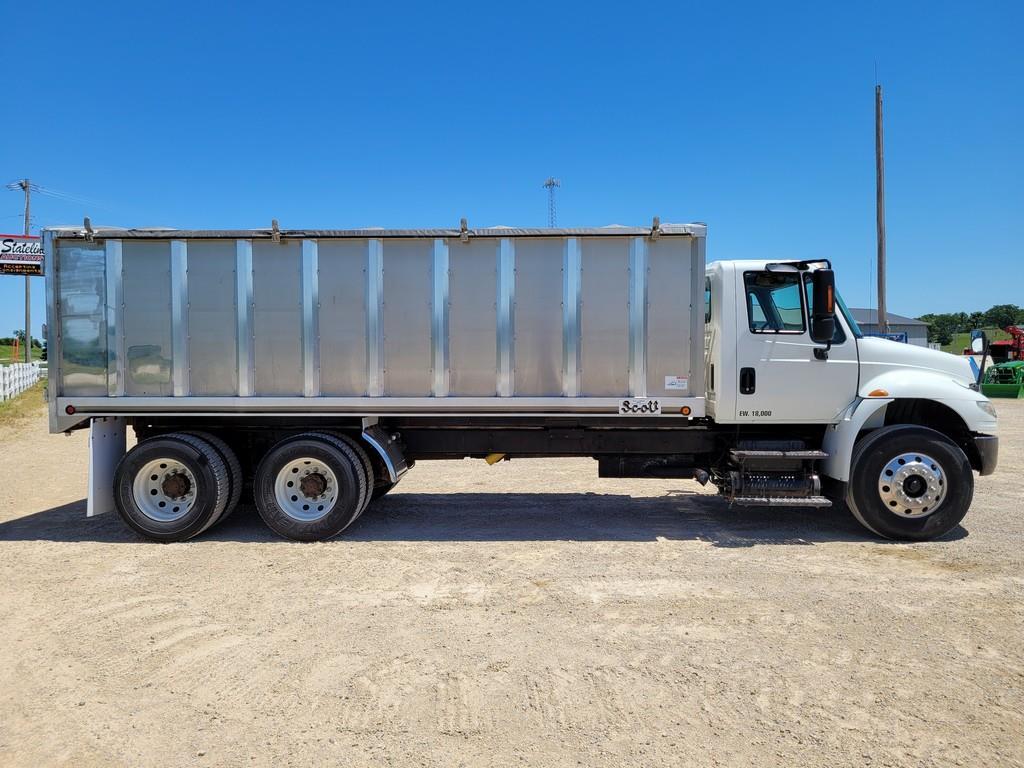 2004 International 4400 Grain Truck