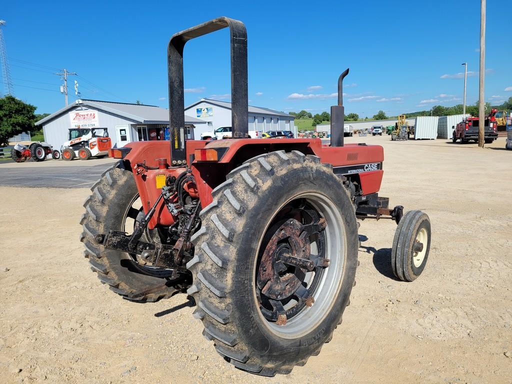 Case IH 885 Tractor