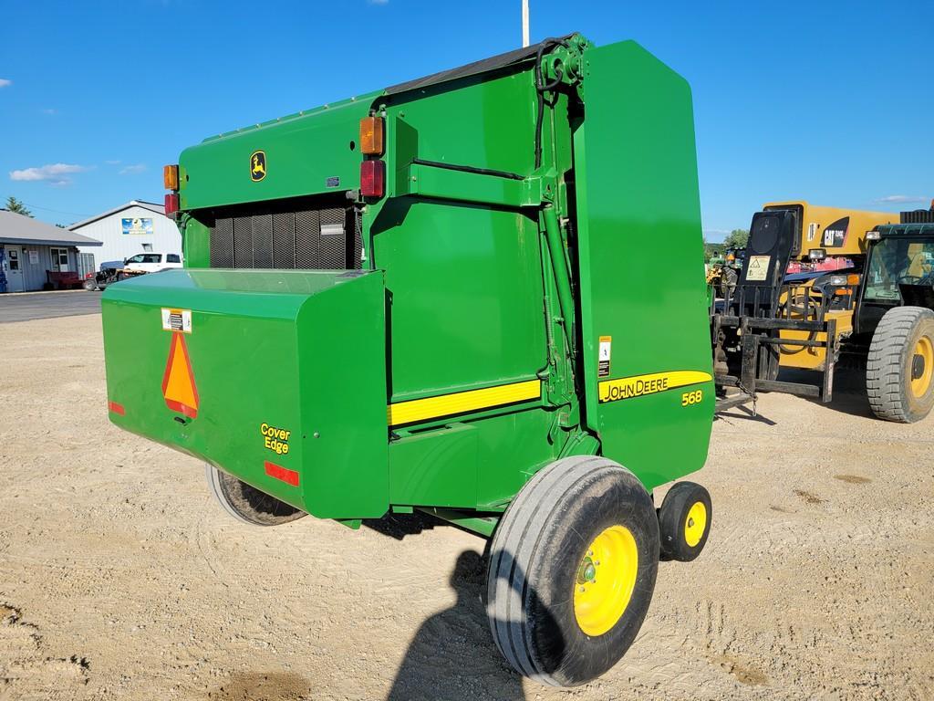 John Deere 568 Round Baler