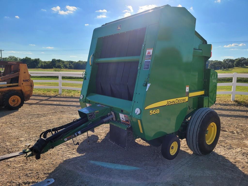 John Deere 568 Round Baler