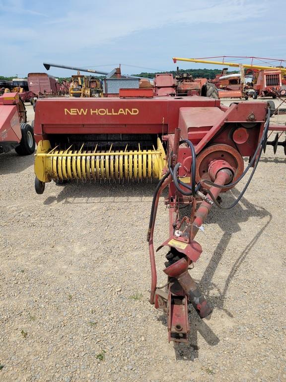 New Holland 320 Square Baler